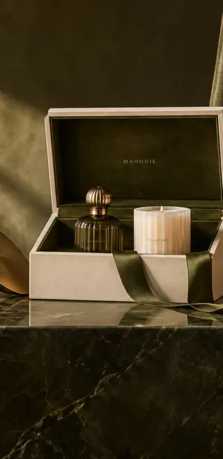 Mahonie fragrance gift box with an olive bottle and ivory candle
